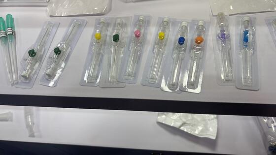 अच्छा मूल्य सुरक्षित सम्मिलन के लिए 14G-26G आकार के विंगेड डिज़ाइन और बायोकॉम्पैटिबल पीवीसी के साथ डिस्पोजेबल IV कैन्यूला ऑनलाइन