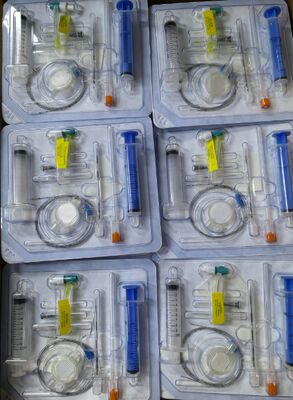 अच्छा मूल्य ICU और सर्जिकल उपयोग के लिए 8 Fr x 20 cm डबल-लुमेन कैथेटर और 18 GA इंट्रोड्यूसर सुई के साथ बाँझ CVC किट ऑनलाइन
